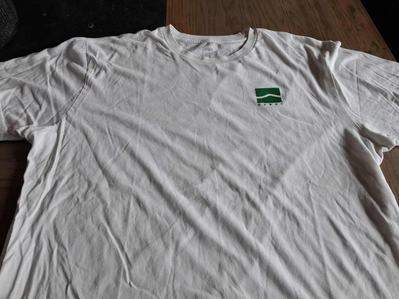 t-shirt branco marca vans – tamanho xl (texto dubai) – photo 4